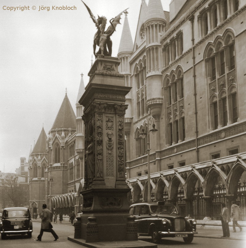 London, Fleet Street, Dragon Statue